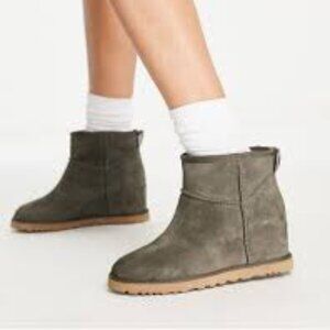 NWT UGG Chocolate Brown Winter Boots Size 6